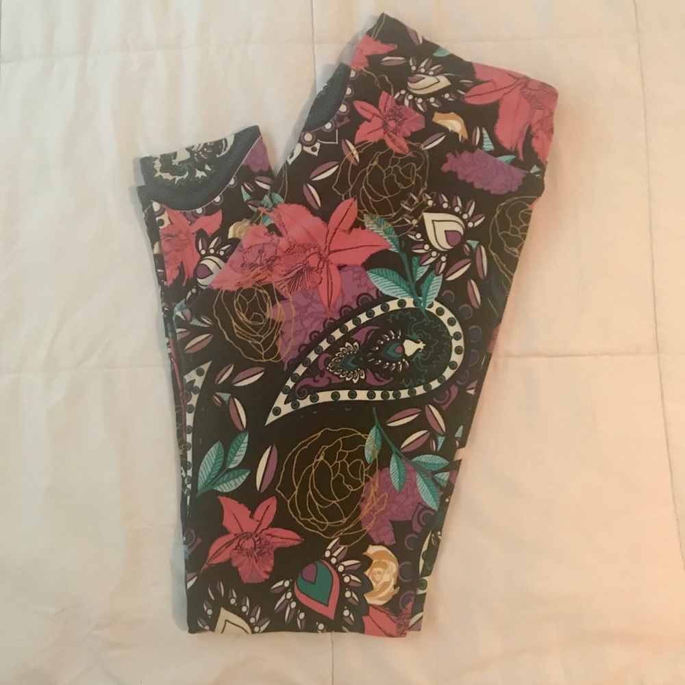 Bundle for 25% off! Paisley print TC leggings